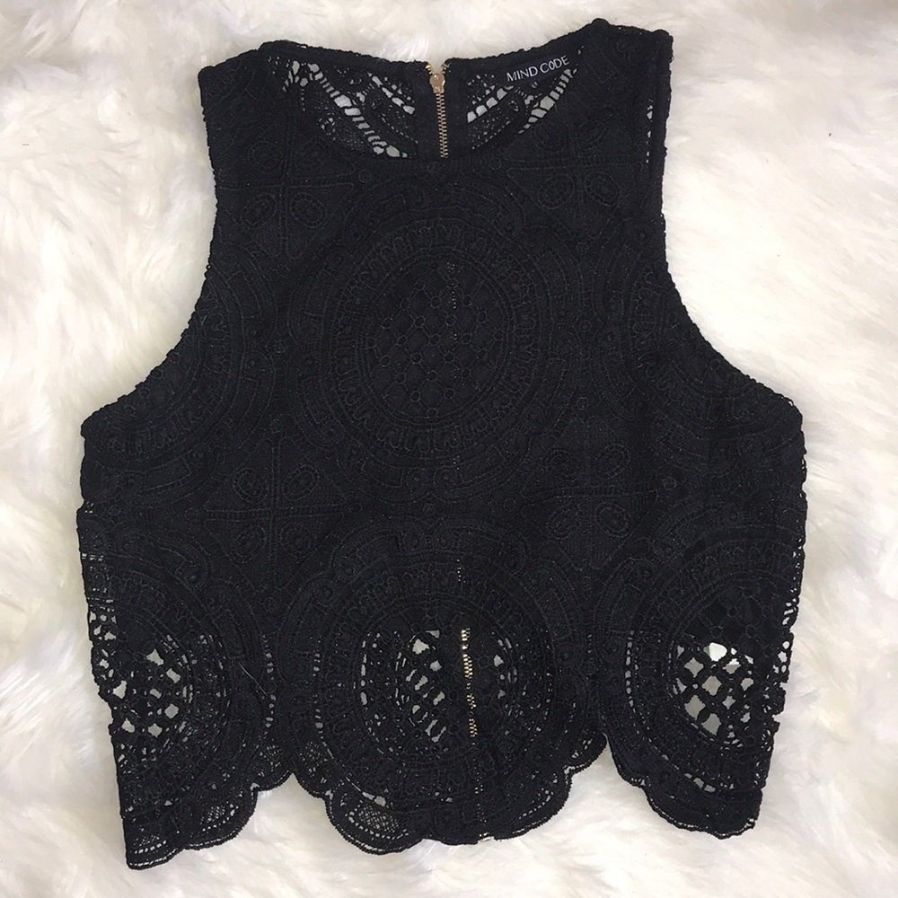 Black crop top
